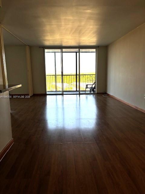 Foto del edificio - 2500 NE 135th St