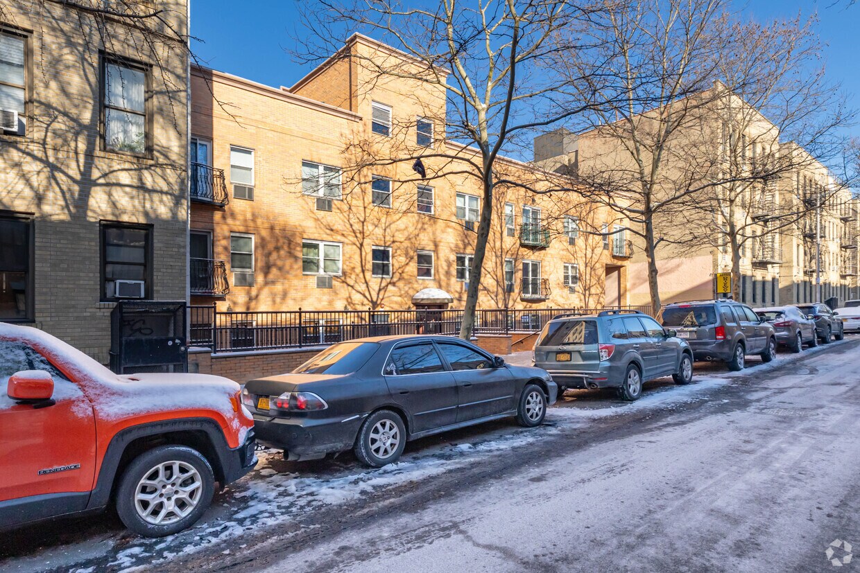 Primary Photo - 3438 41st St