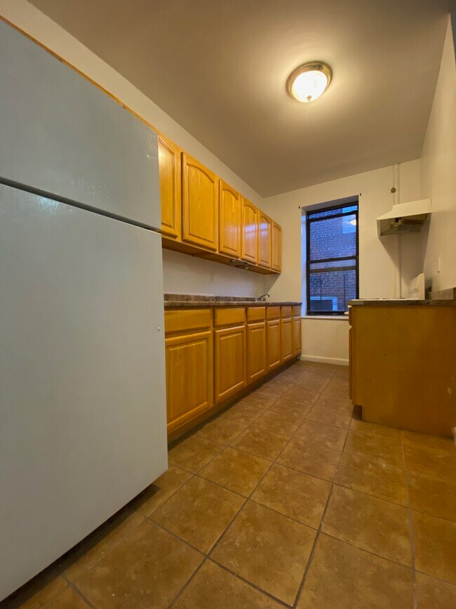 Building Photo - 600 W 187th St