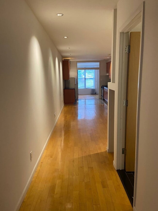 Building Photo - 534 W 46th St