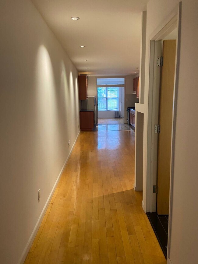 Foto del edificio - 534 W 46th St