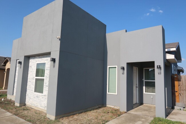 Building Photo - 515 Graneros Ave