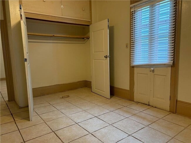 Building Photo - 2839 Maurepas St