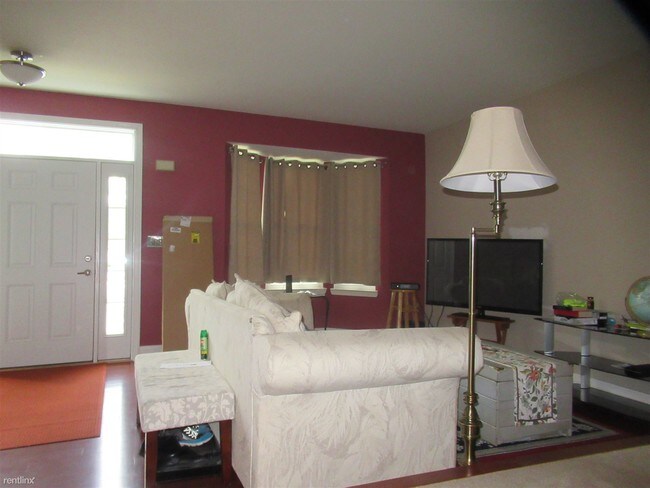 Building Photo - 3 br, 3 bath House - 530 Westside Blvd