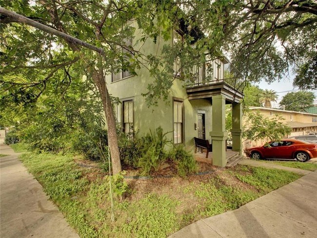 Foto del edificio - 411 E 31st St