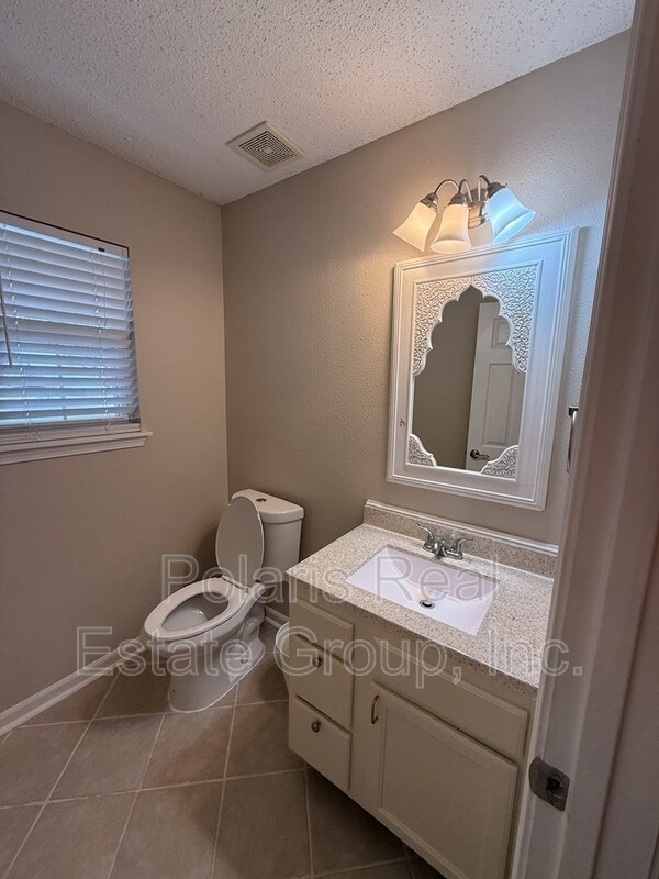 Foto del edificio - 15280 Follow Dr