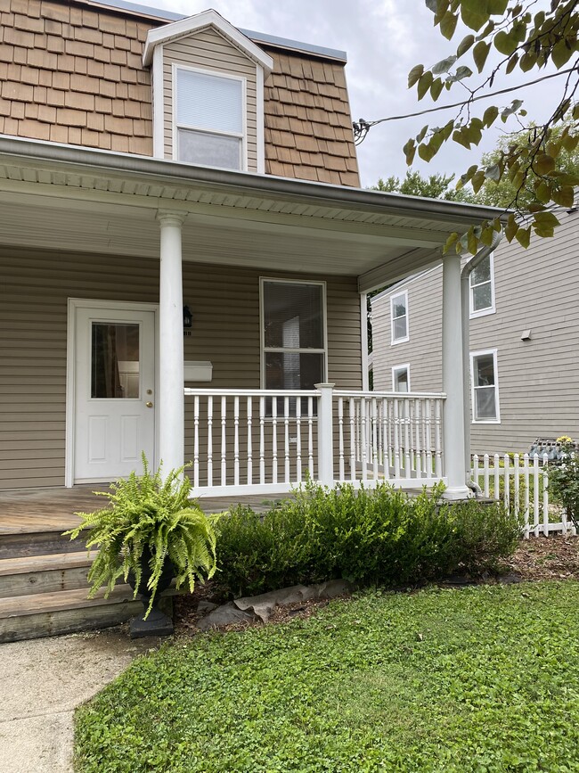 Building Photo - 631 Oak Ave