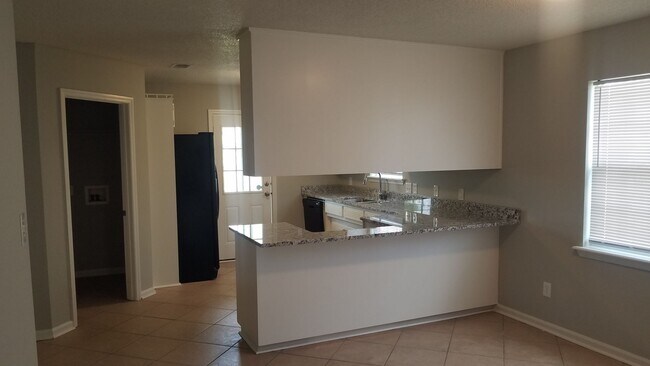 Building Photo - 3 Bedroom/2 Bath Home in N Lowndes