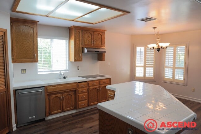 Building Photo - Great Home in the Northwest!