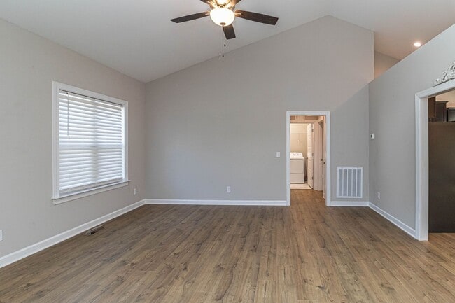 Foto del edificio - Immaculate 3 BR | 2 BA Ranch Home in Golds...