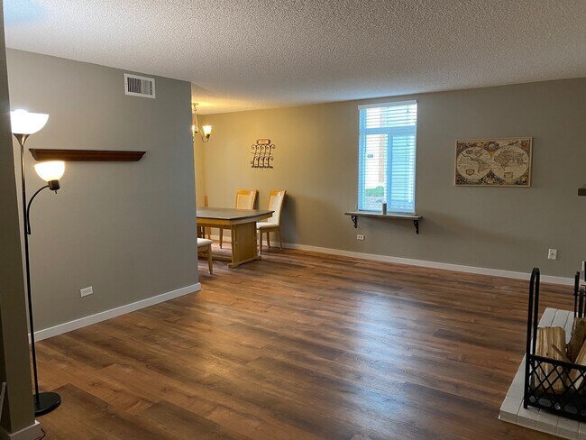 Building Photo - 3359 S Monaco Pkwy