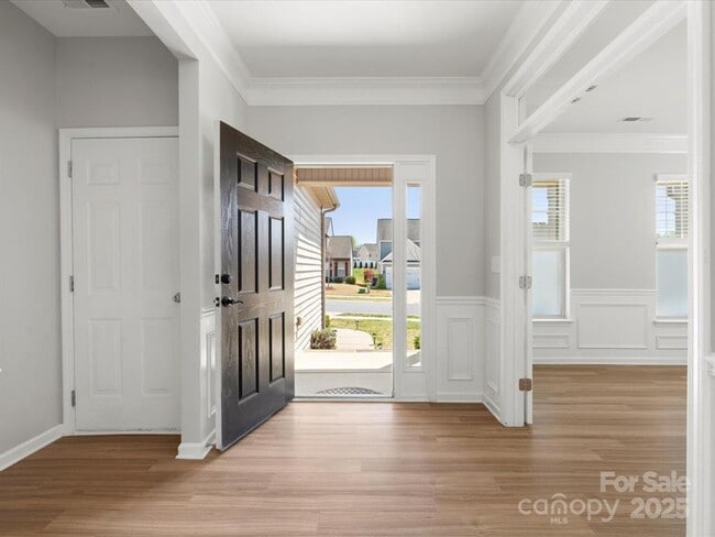 Building Photo - Beautiful 4BR/3.5 BA Home in Mooresville