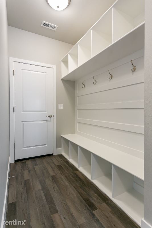 Foto del edificio - 4 br, 2 bath House - 1102 Chinook Dr