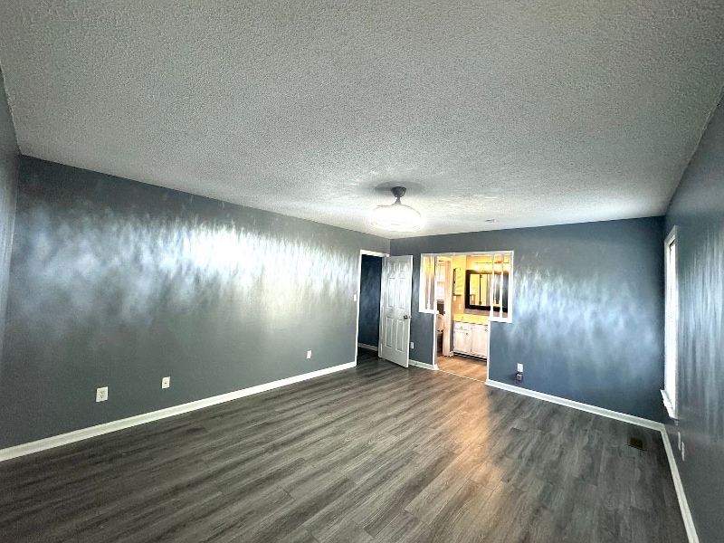 Foto del edificio - 6079 Lakeway Dr