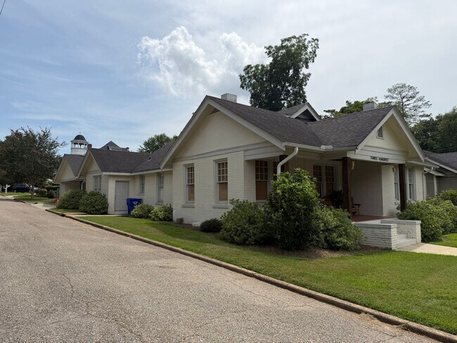 Foto del edificio - 300 Murphree St