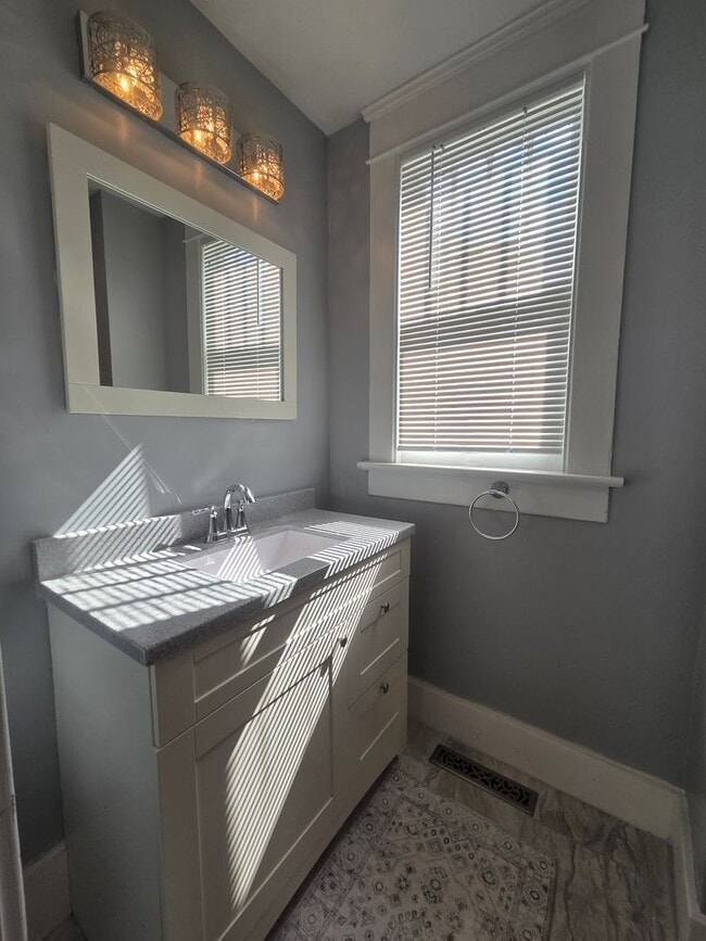 Building Photo - Updated 4-Bedroom, 2-Bath Home in Benton Harbor