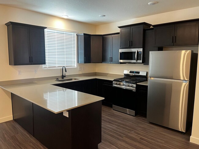 Foto del edificio - GET $1000 OFF THE FIRST MONTHS RENT!!!