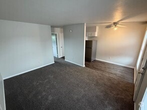 Building Photo - 3203 Twin Oak Ln