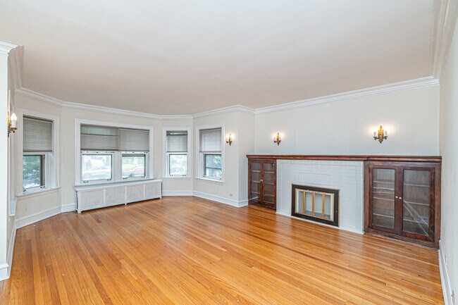 Foto del edificio - 124 N Austin Blvd