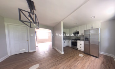 Building Photo - 480 Westmont Dr