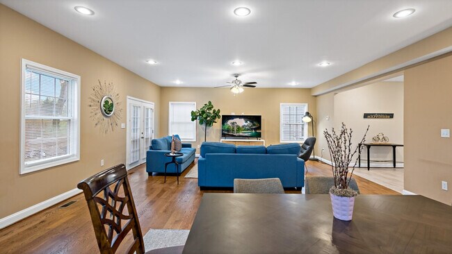 Foto del edificio - 800 S Washington St