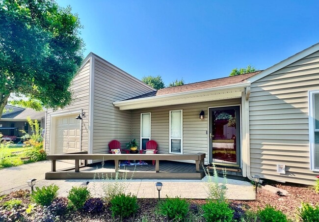 Building Photo - Adorable 3-Bedroom Home Ready 12-05-25!! Fenced Backyard - Pet Friendly - Open Floor-Plan!