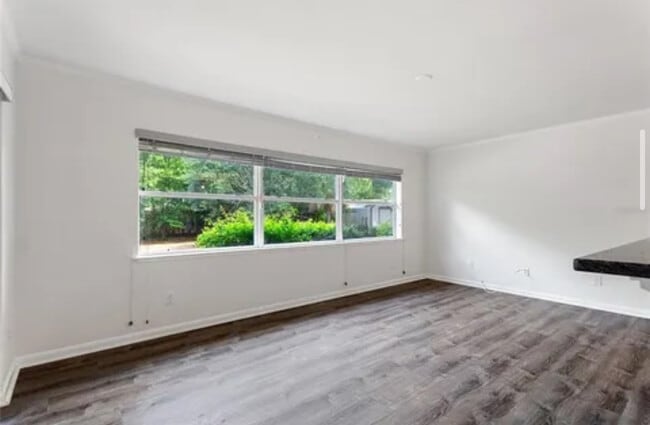 Foto del edificio - 755 Oleander Dr SE