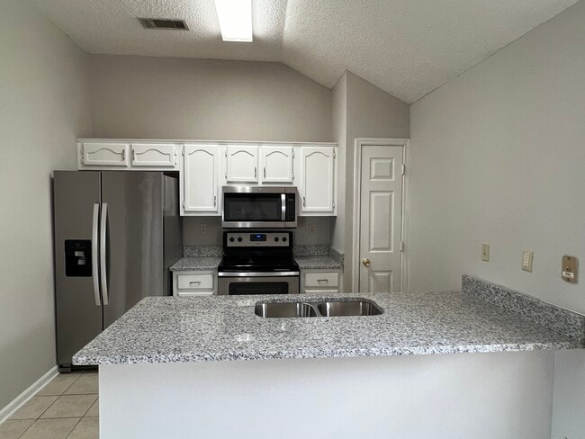 Building Photo - 7042 Brady Hill Dr