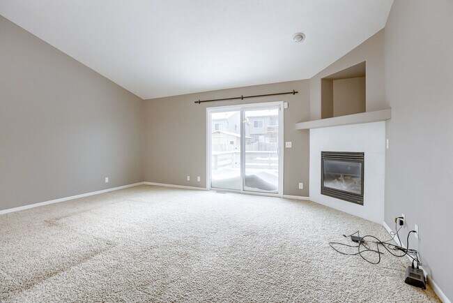 Building Photo - 3 Bedroom Close To Standing Bear Lake!!