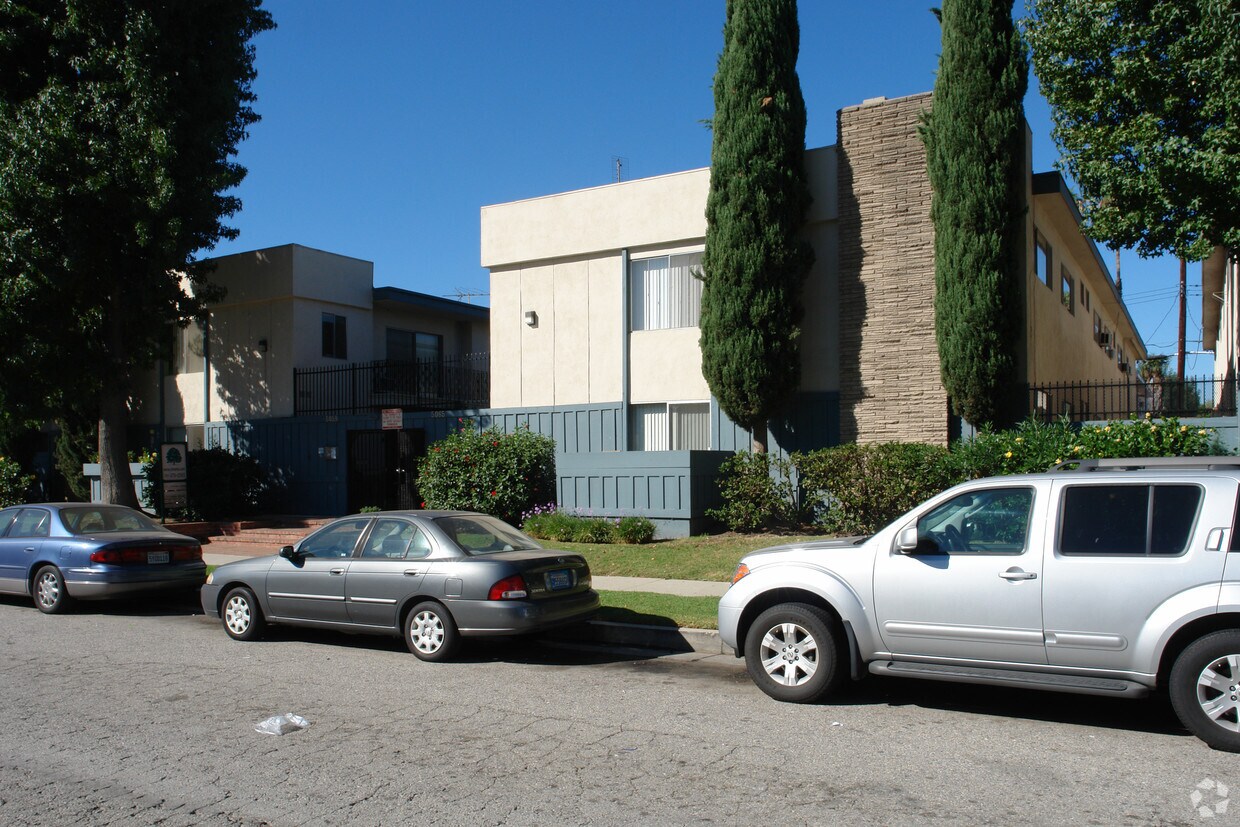 Building Photo - 5065 Buffalo Ave
