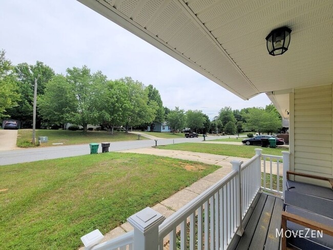 Building Photo - 509 Rosecrest Dr
