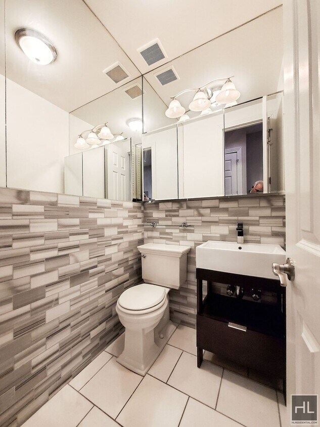 Building Photo - East 75th Street