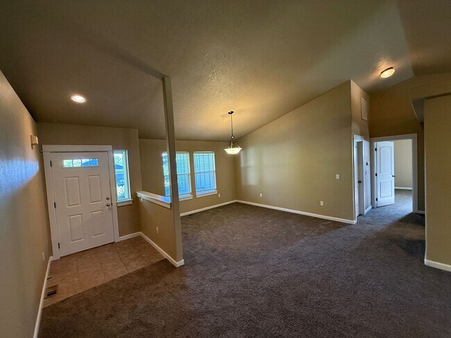 Foto del edificio - 3 Bedroom / 2 Bath Home in Madras