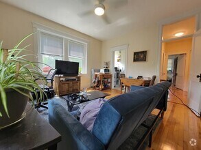Building Photo - 164 Strathmore Rd