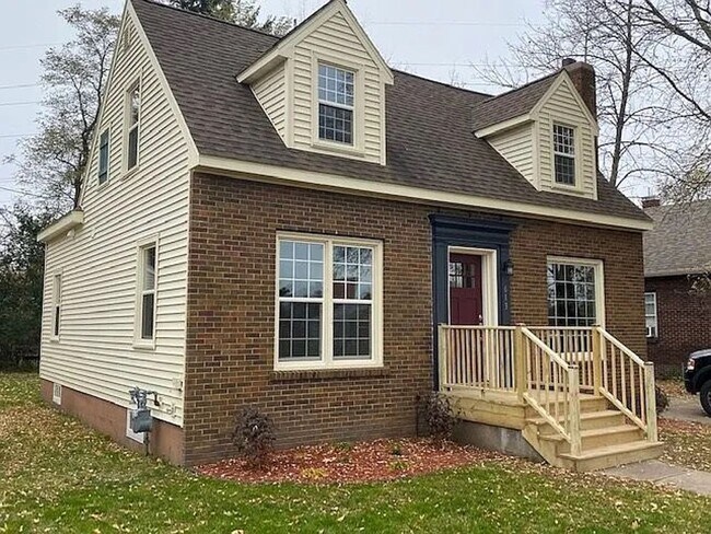 Foto del edificio - Click the “Apply Now” button or email wapmrentals@gmail.com for a prompt response.