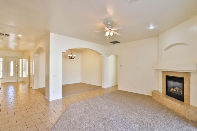 Building Photo - Amazing Floorplan