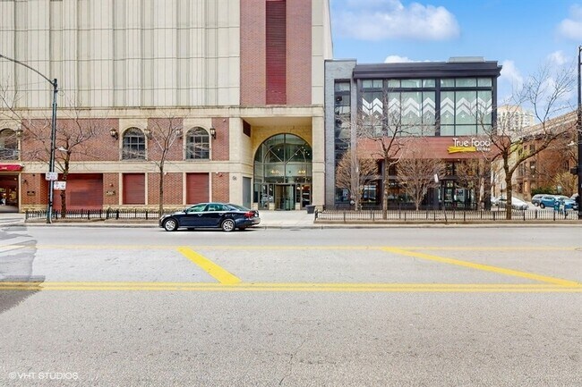 Foto del edificio - 630 N State St