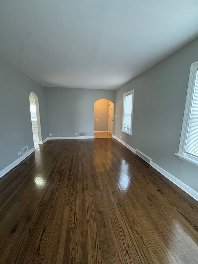 Building Photo - Move-in ready 3-bedroom home located in La...