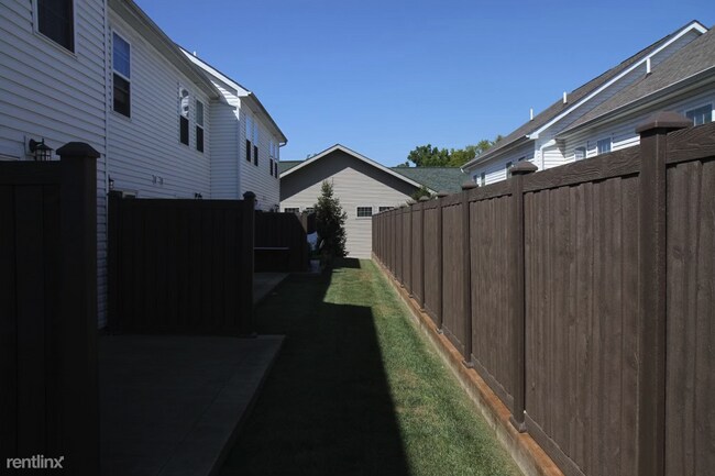 Building Photo - 2 br, 1.5 bath Townhome - 57 High Street 8