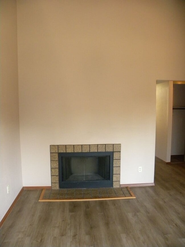 Building Photo - Quiet Condo Apartment Seatac, WA 98188