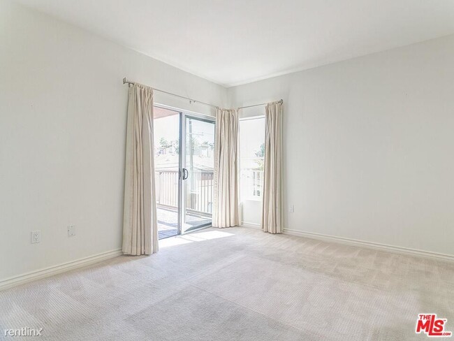 Building Photo - 2 br, 2 bath House - 7100 Alvern St Apt 323