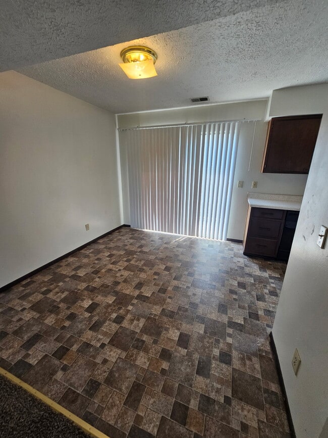 Building Photo - 155 Elm St