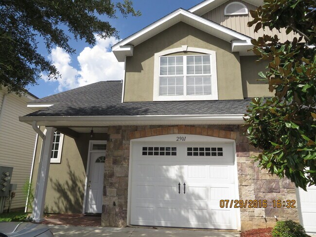 Building Photo - 3 bedroom town home for rent early January 2026, gated community with a garage for $1725 per month