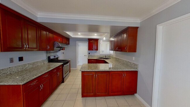 Foto del edificio - Spacious 3 Bedroom 2 Bathroom Home in Foun...