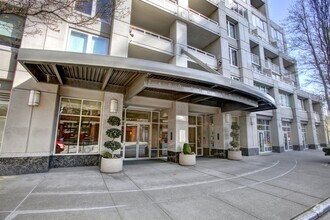 Building Photo - 2600 2nd Ave
