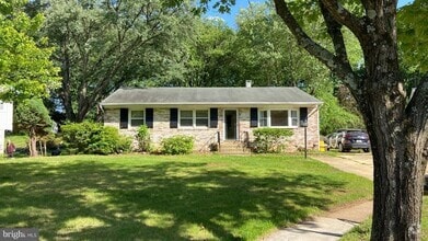 Building Photo - 511 Lisa Ave