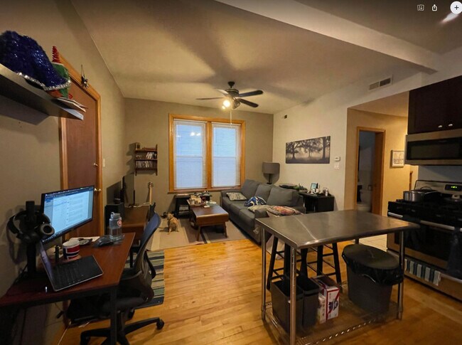 Foto del edificio - 2152 W Division St