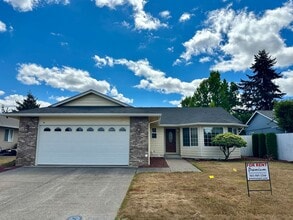 Building Photo - 368 Ridgeview Dr N