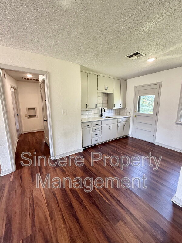 Building Photo - 9313 Mahler Pl
