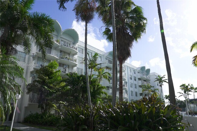 Foto del edificio - 482 NW 165th St